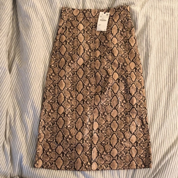 Zara Dresses & Skirts - 🎉HP🎉 NWT Zara snake skin skirt